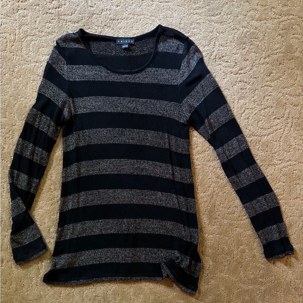 Tribal black and gold striped top. Gold has light colored lurex.
